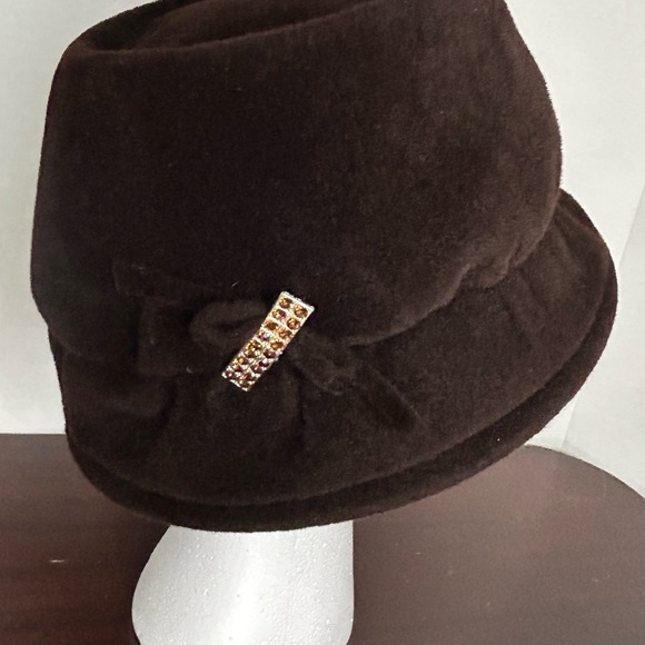 Elegant Brown Cloche Hat with Gold Accent - Picture 2 of 7